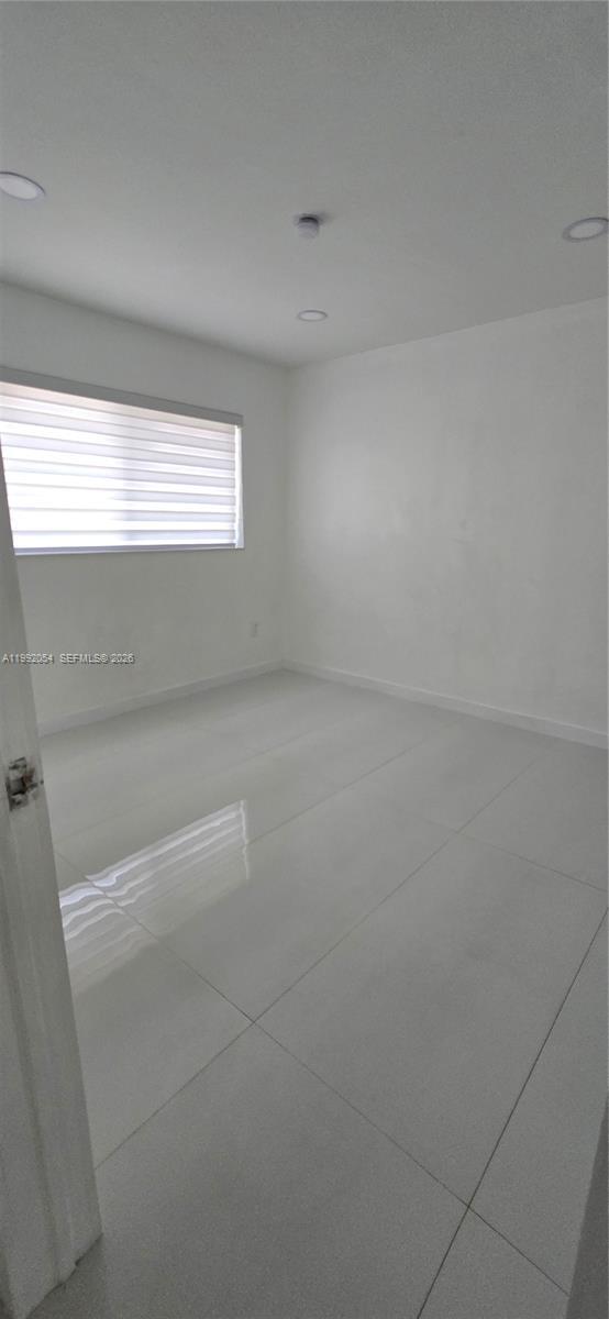 Building Photo - 1284 W 38th Pl