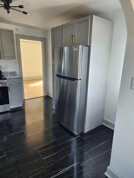 Building Photo - 302 Everett Ave