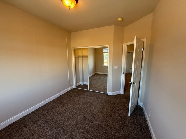 Building Photo - $4795 - Beautiful 5 Bedroom 3 Bath Home wi...