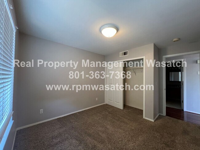 Building Photo - Come See This Spacious 2-bedroom 2-Bath in Downtown Salt Lake City!!