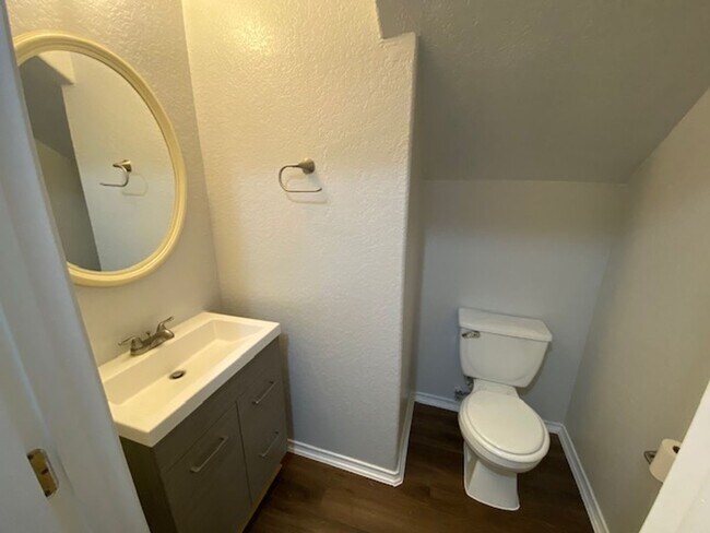 Building Photo - Spacious 3BR/2.5BA Home in San Antonio