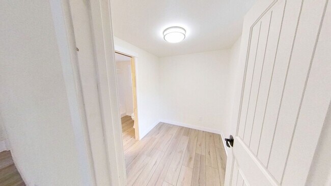 Building Photo - 3 Bed, 2 Bath House Minutes from Downtown Bellingham!