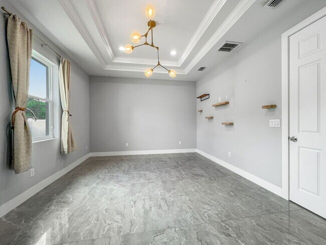 Building Photo - 1703 W Rio Vista Ave