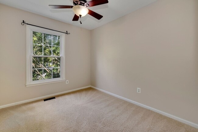 Building Photo - 3 Bed 2.5 Bath - Gaithersburg Townhouse - Finished Basement