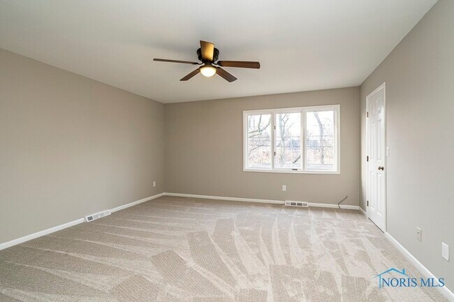 Building Photo - 4045 Hillandale Rd