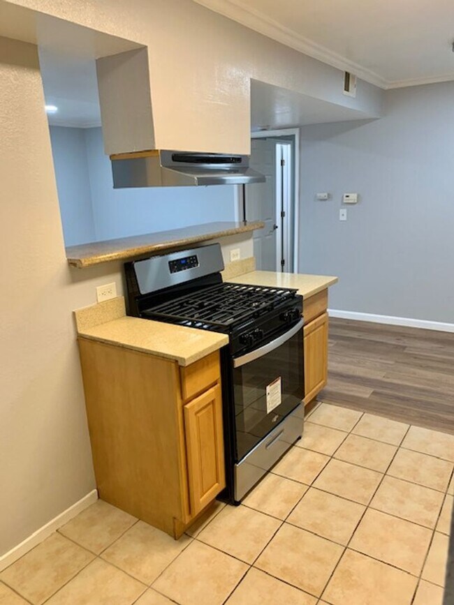 Building Photo - Great 1 bed 1 bath Condo in Pittsburg -- AVAILABLE NOW !!!