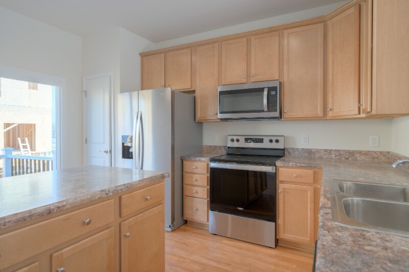 Building Photo - 505 John Adams Dr NW