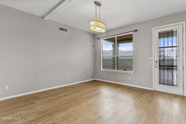 Building Photo - 10737 Pleasant Sand Dr