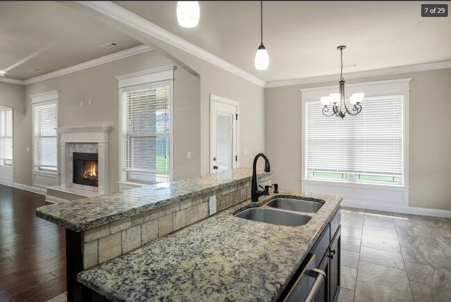 Building Photo - Beautiful 4 Bedroom 3 Full Bathroom DREAM ...