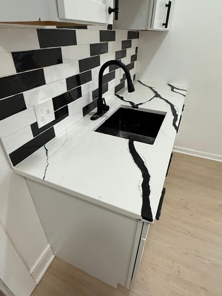 Building Photo - 1447 W 101st St