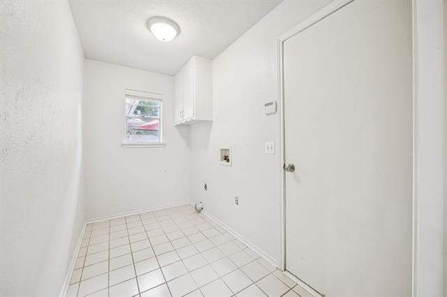 Building Photo - 1800 Midcrest Dr