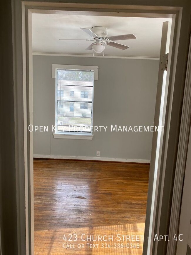 Building Photo - Beautiful Apartment For Rent Near Downtown...