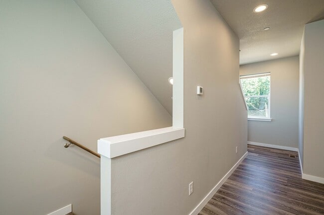 Building Photo - Move In Ready 3 Bedroom 2.5 Bathroom - Convenient Camas Location