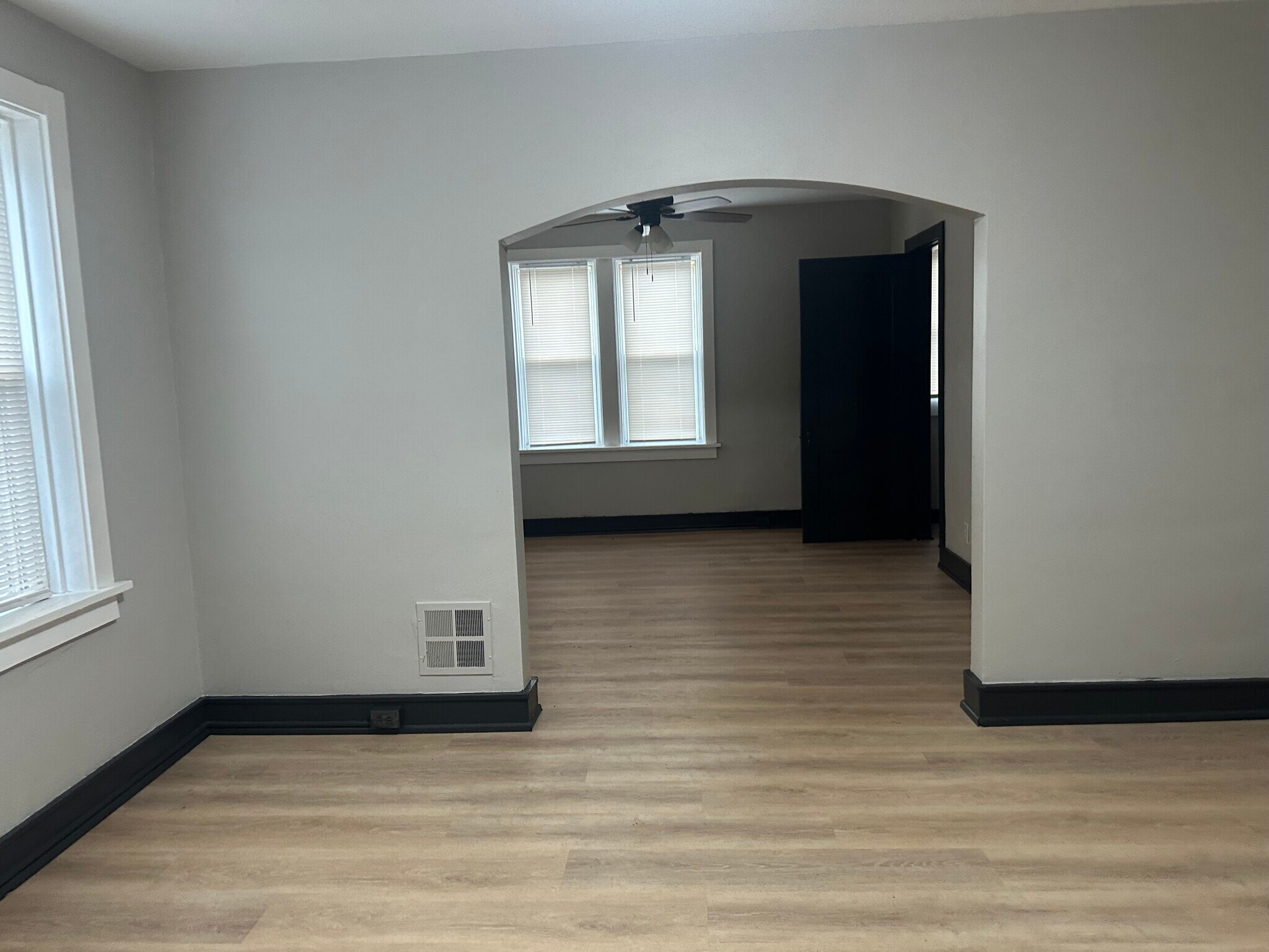 Building Photo - 4916 Winona Ave