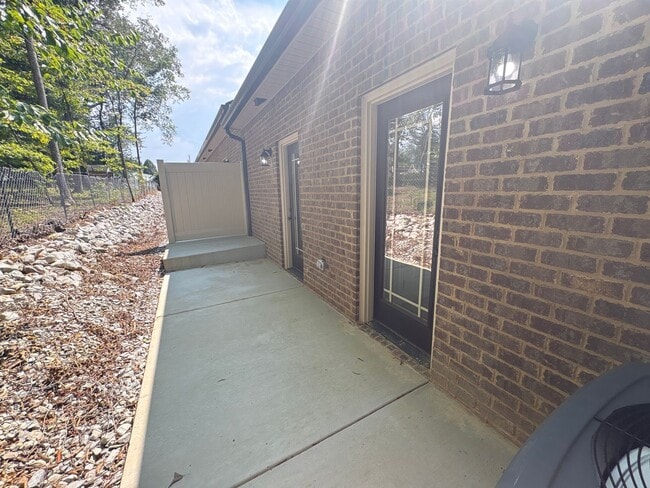 Building Photo - 513 Westend Cir