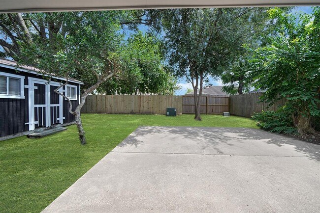 Building Photo - 23939 Griffin House Ln