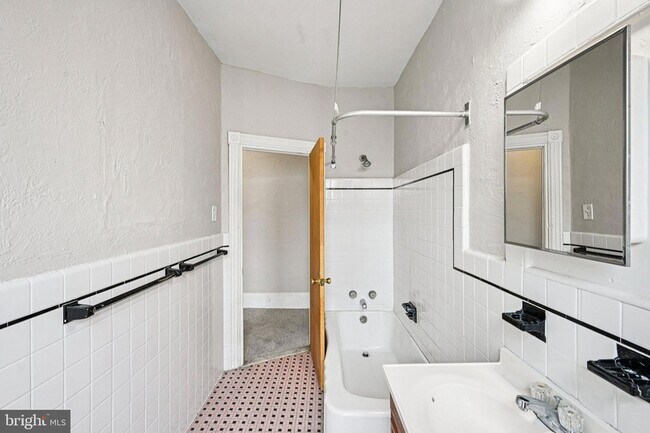 Building Photo - 201 N 59th St