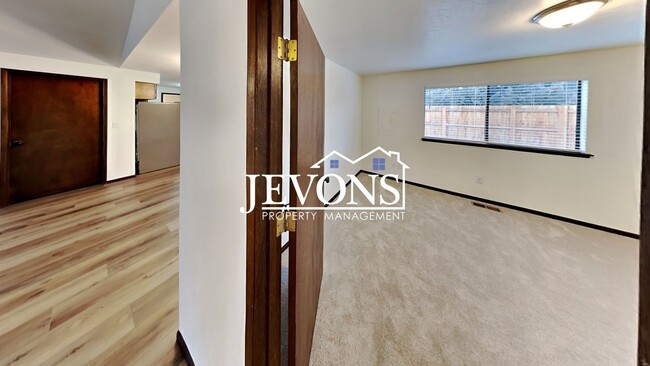 Building Photo - 1202 S 39th Ave