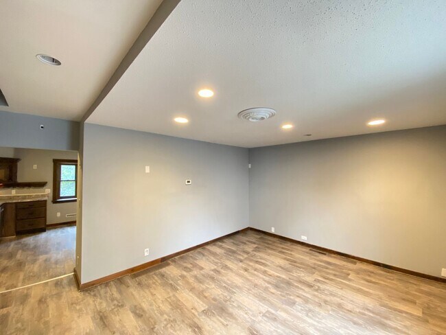 Building Photo - 10 Freeman Ct