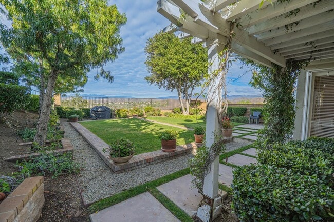 Building Photo - Stunning 4-Bedroom Home with Downstairs Bed/Bath, Views, and Remodeled Kitchen!