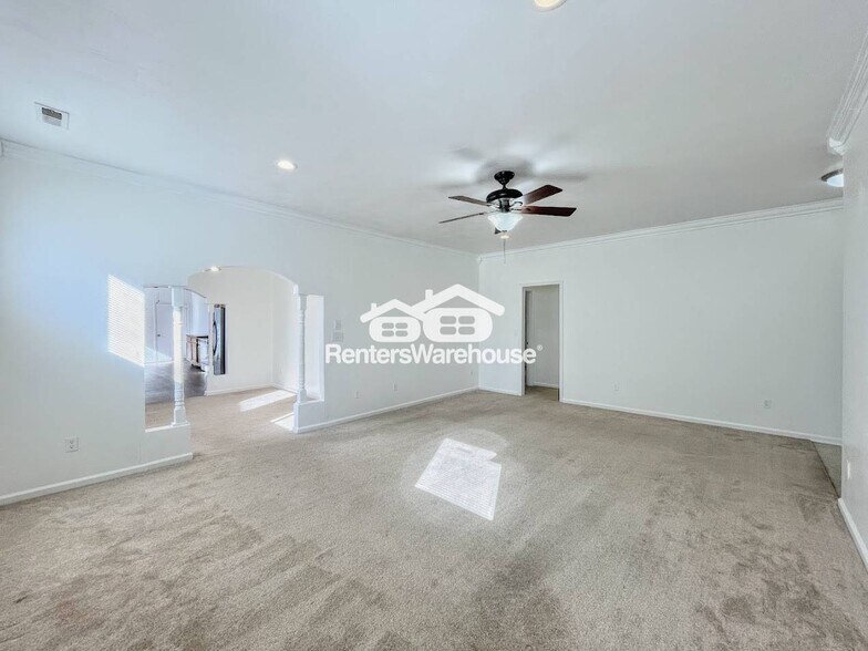 Building Photo - 1405 Church St