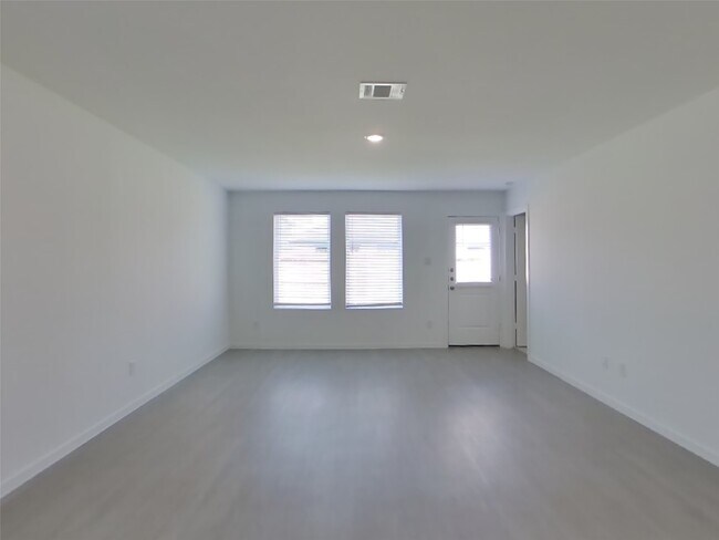 Building Photo - 3017 Fantasy Ter Dr