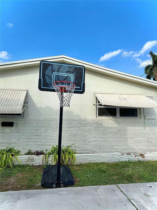 Building Photo - 224 SW 10th St