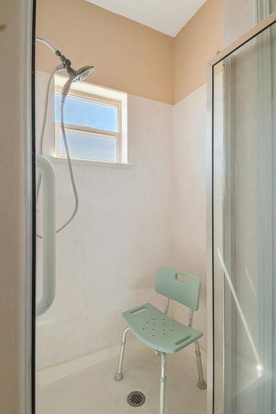 Building Photo - 832 Monterrey Rd NE