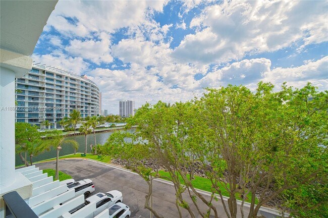 Building Photo - 3255 NE 184th St