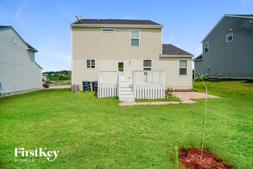 Building Photo - 2144 Greencrest Way