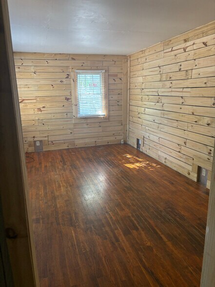 Building Photo - 119 Old Lair Rd