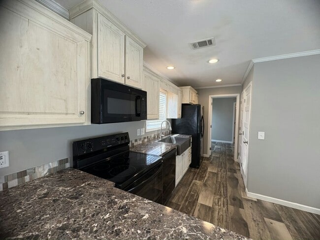 Building Photo - 483 Autumn Trail