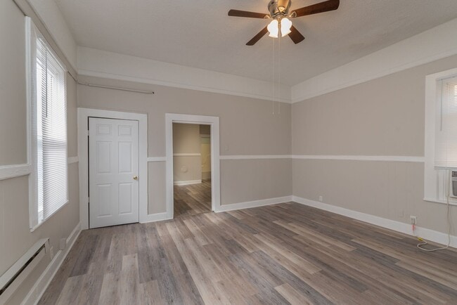Building Photo - $880 Section 8 Ok!