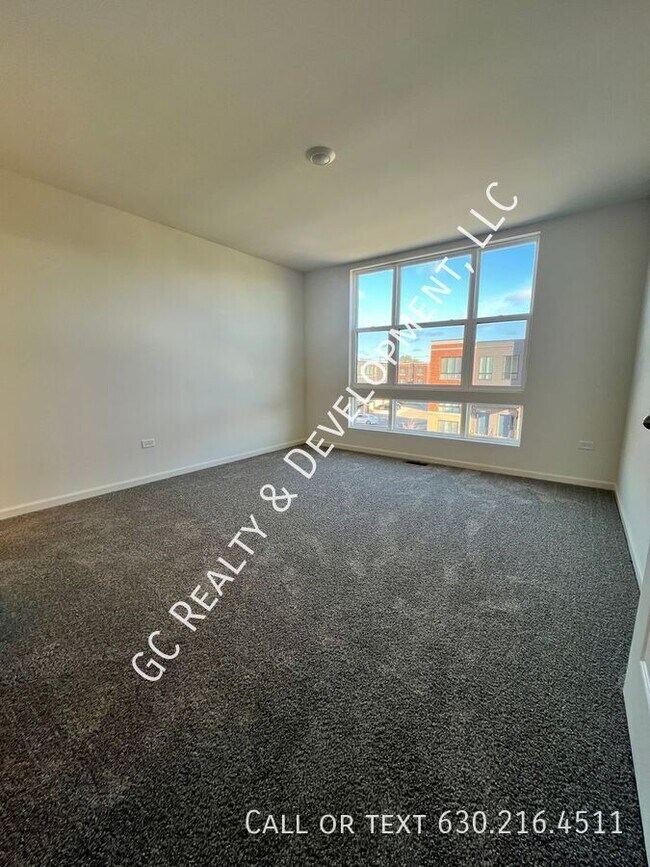 Building Photo - ***MOVE IN SPECIAL - 1/2 MONTH FREE RENT! ...