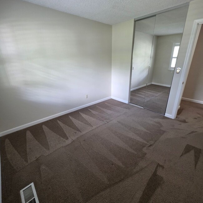 Building Photo - 4BD/2.5BA Single Story, Court Location on Walnut Creek Border