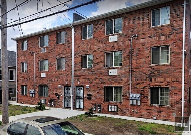 Building Photo - 869 E 95th St