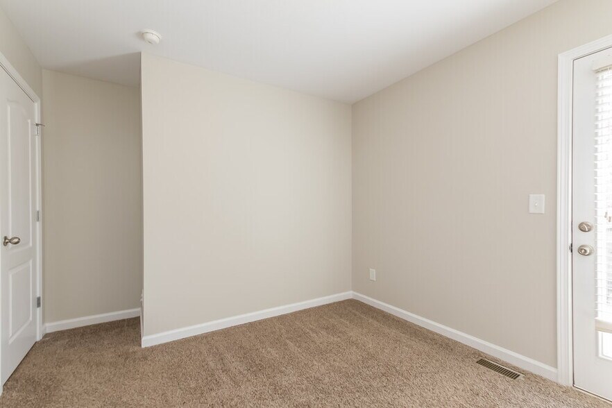 Building Photo - 94 Hood Park Dr