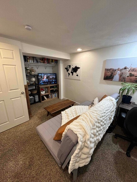 Building Photo - 1251 E 460 S St