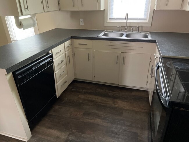 Building Photo - Charming 3 bed room 1 bath room