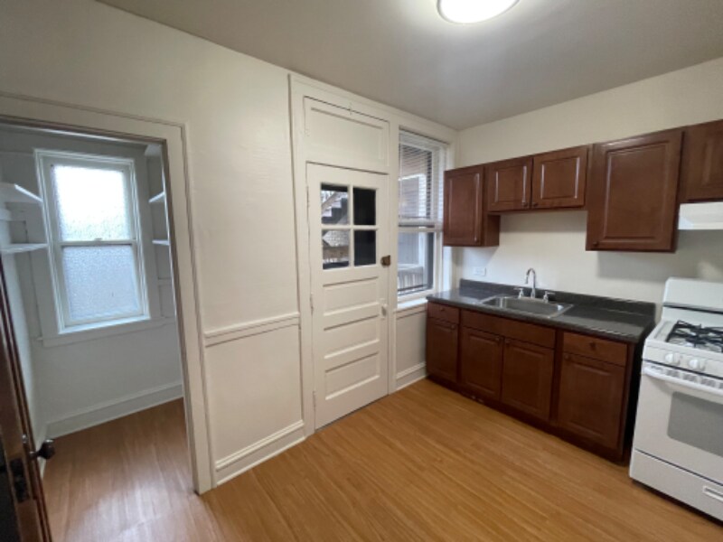 Building Photo - 7252 N Hamilton Ave