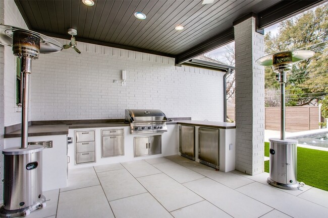 Building Photo - 7141 Northaven Rd