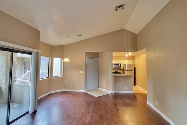 Building Photo - 5044 S Rainbow Blvd