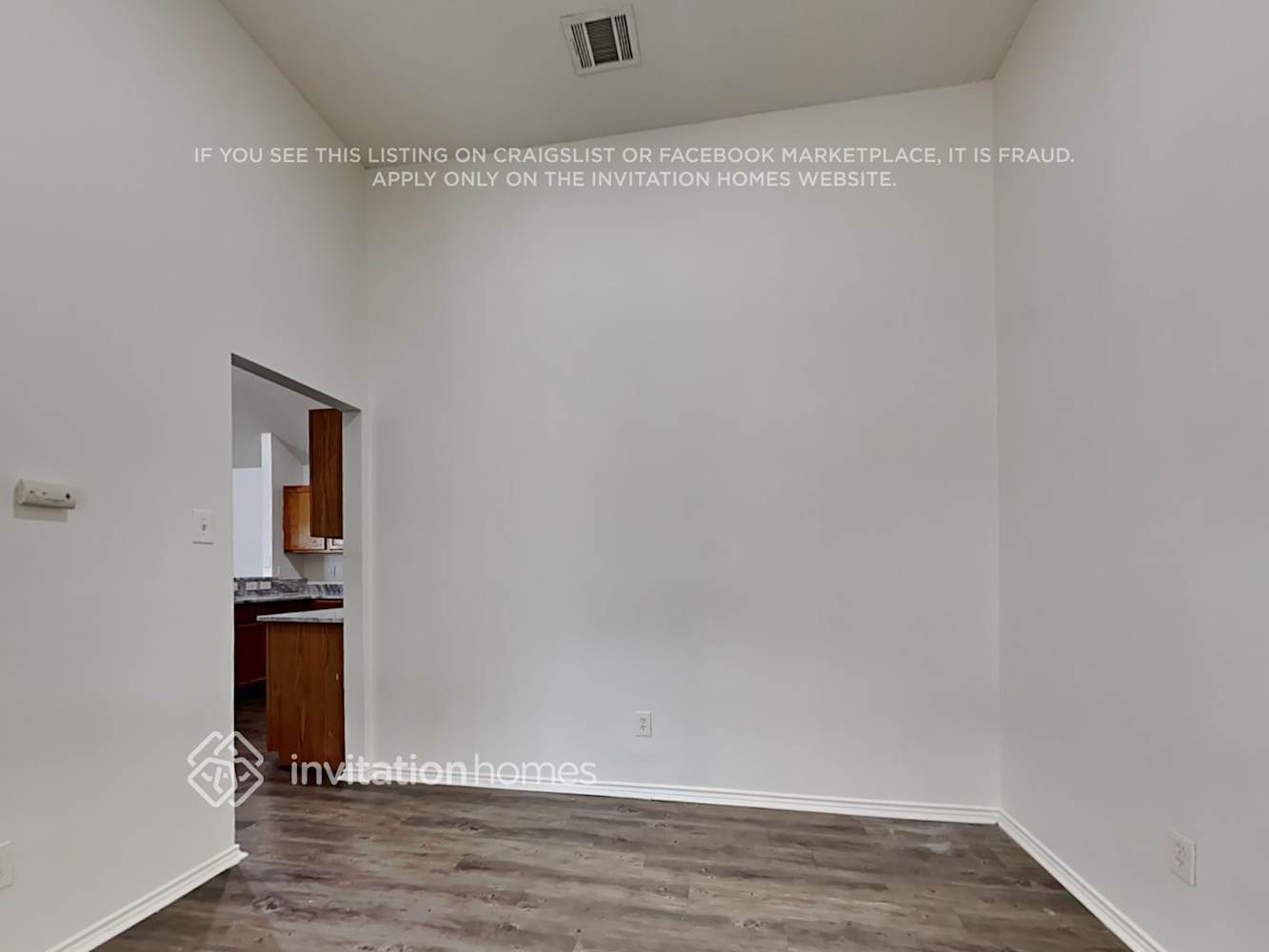 Building Photo - 2107 Camelot Dr