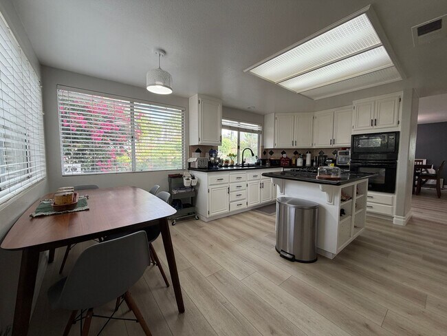 Building Photo - 29164 Greenbrier Pl