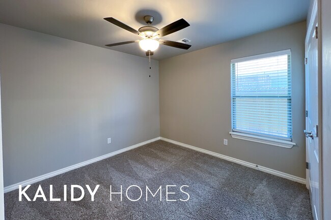 Building Photo - 805 Red River Dr
