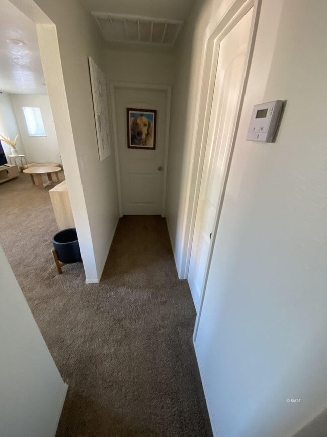 Building Photo - 941 W Chamberlain Dr