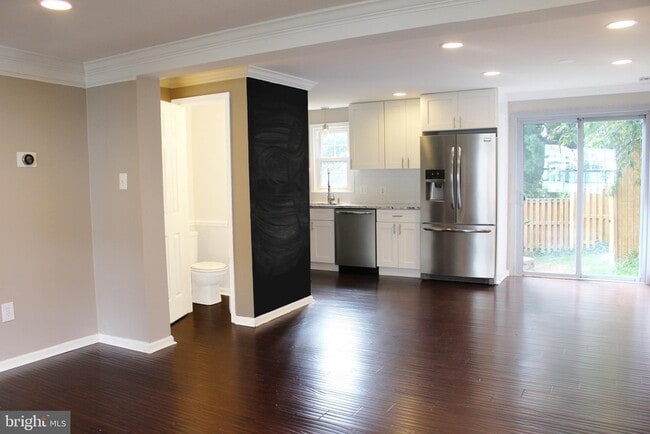 Building Photo - 2055 S Lincoln St