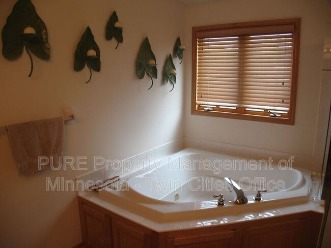 Building Photo - 1331 Eagle Bluff Ct