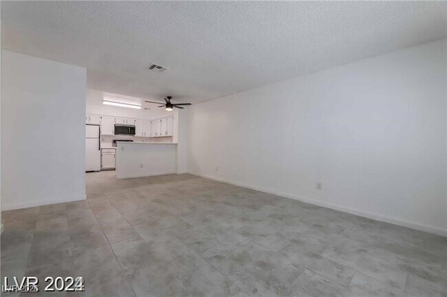 Building Photo - 2117 Chertsey Dr