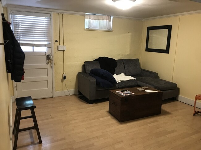 Building Photo - Charming Two Bedroom Garden Level Apartment